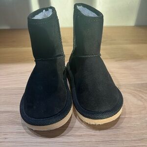 Old Navy Toddler size 6 Black boots Faux Fur Lining
